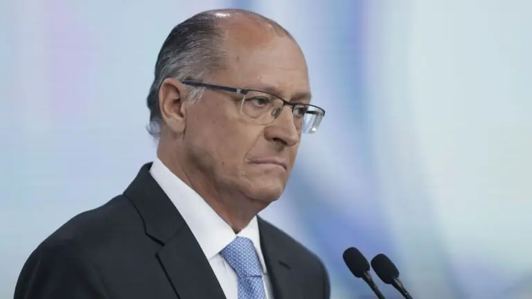 Geraldo Alckmin: governador entrega 735 novas residências