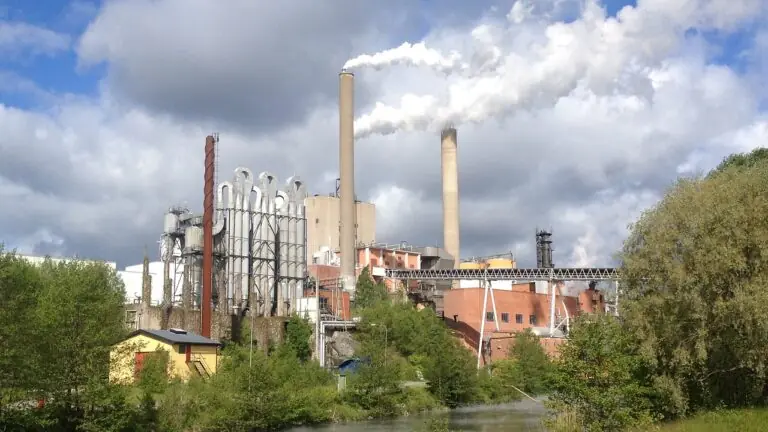 Produção industrial cai 0,7% em novembro, diz o IBGE