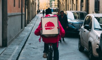 matéria fala do crescimento em abril de 2021 da confiança do setor de serviços em abril de 2021icicleta