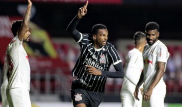 Jô comemora gol que classificou o Corinthians para as semifinais do Paulistão 2020
