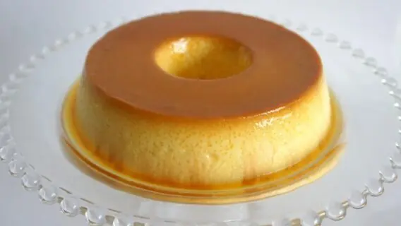 Com ou sem furinhos? Aprenda a fazer Pudim de leite condensado