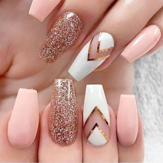 Unhas rosadas e quadradas em gel - unhas decoradas 2020