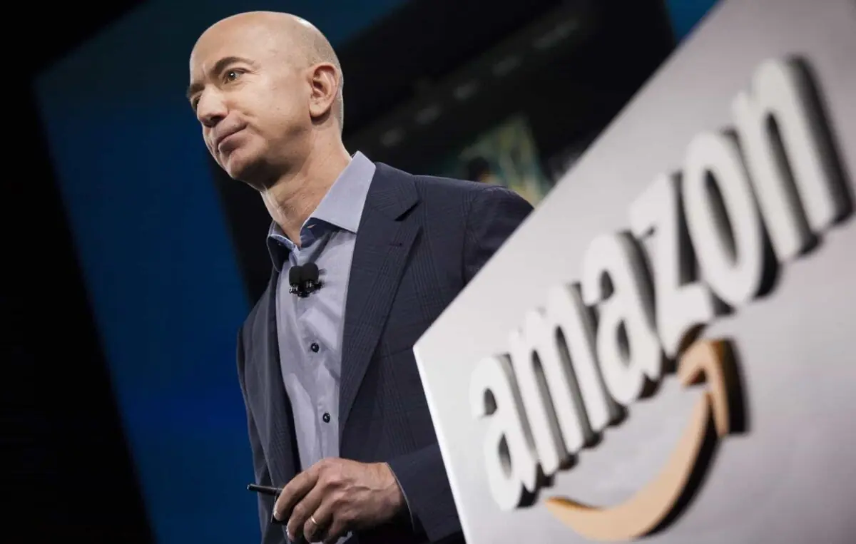 Imagem mostra homem mais rico do mundo dono da Amazon