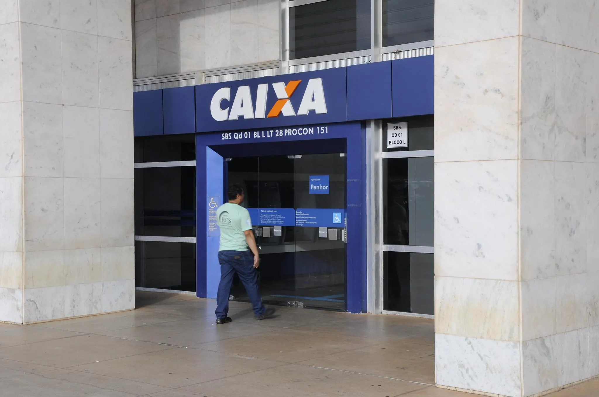 Imagem mostra Caixa Econômica Federal para Abono salarial