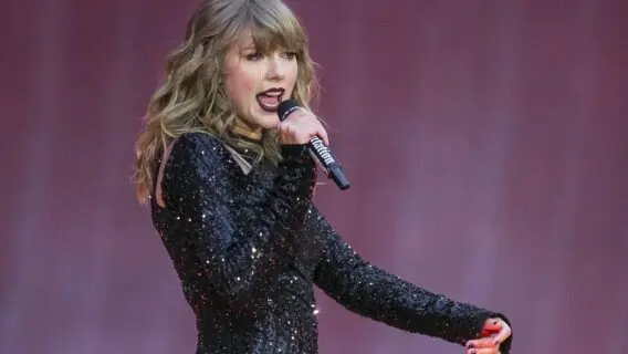 Taylor Swift surpreende fãs com álbum e clipe na quarentena