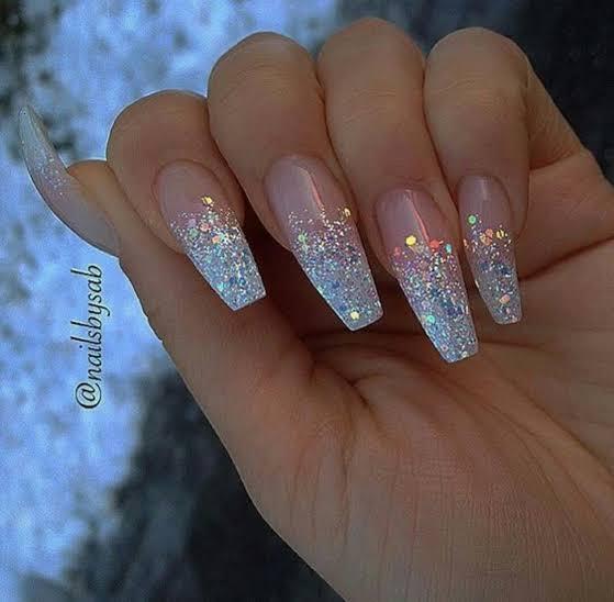 Unhas transparentes e com glitter em gel unhas decoradas 2020