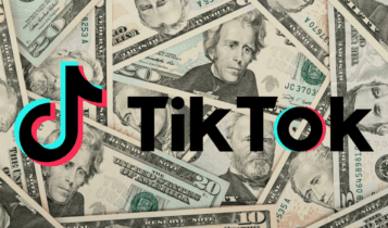 imagem mostra o logotipo do tiktok com dinheiro ao fundo
