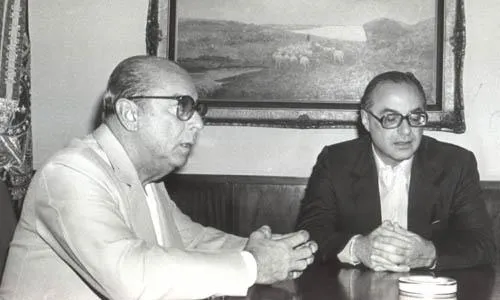 Figueiredo, presidente do regime militar, e Paulo Maluf conversando. Desvio de Dinheiro