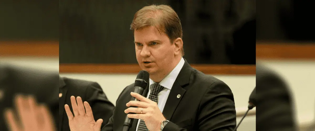Governo Bolsonaro: Gustavo Canuto aparece com microfone