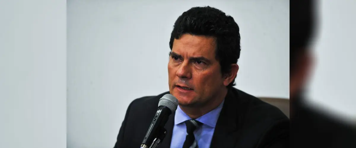 Governo Bolsonaro: Sérgio Moro com microfone