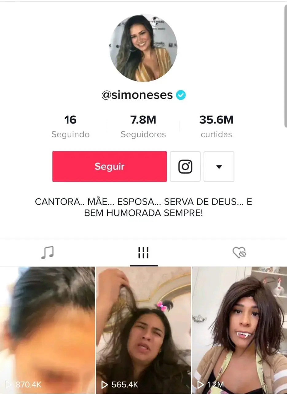 Perfil de simone da dupla simone e simaria, foto dela em destaque como perfil e últimos três vídeos publicados