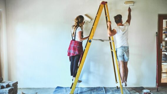 Como pintar parede: guia para decorar sua casa sem erro