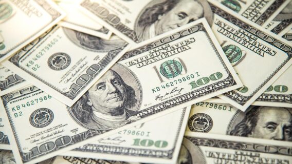 Cotação do dólar 24/07/2020: moeda fecha em baixa a R$ 5,02