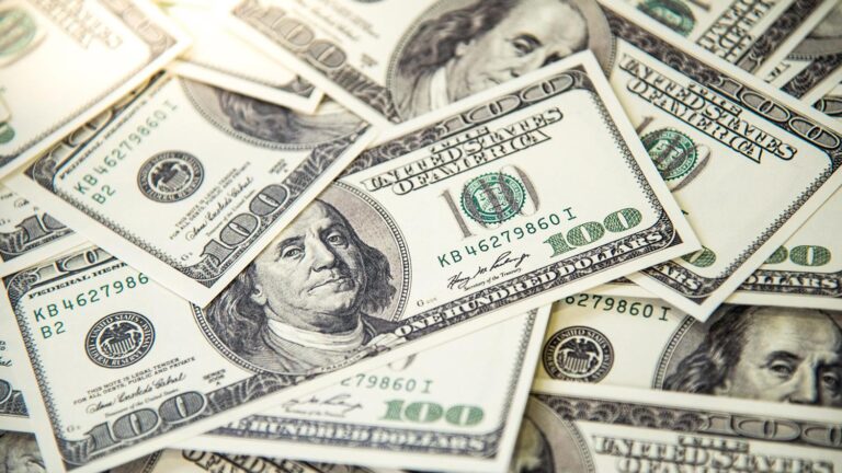 Cotação do dólar 24/07/2020: moeda fecha em baixa a R$ 5,02