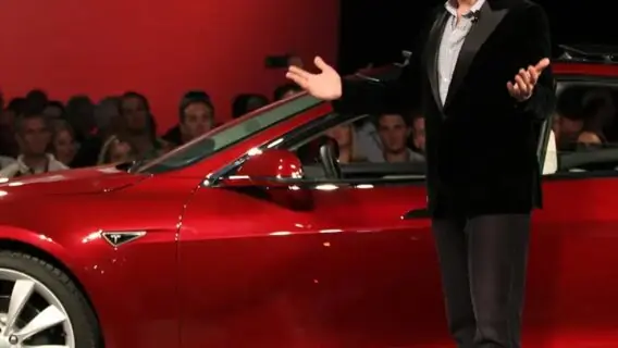 Elon Musk quer popularizar a Tesla com carros elétricos mais acessíveis