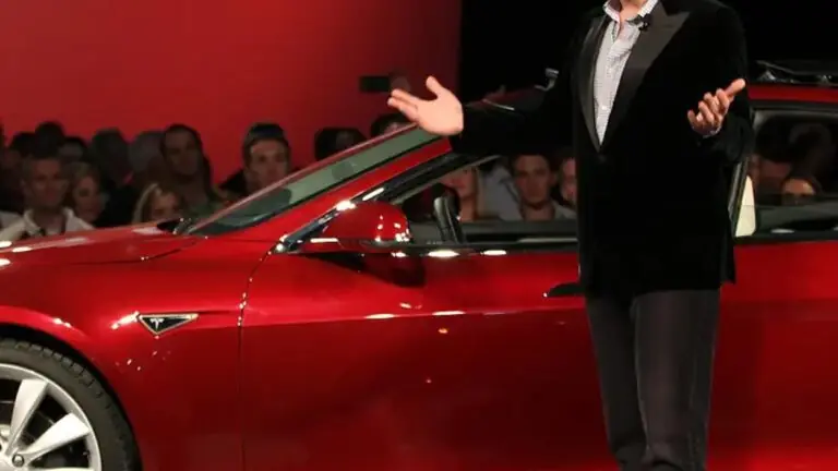 Elon Musk quer popularizar a Tesla com carros elétricos mais acessíveis