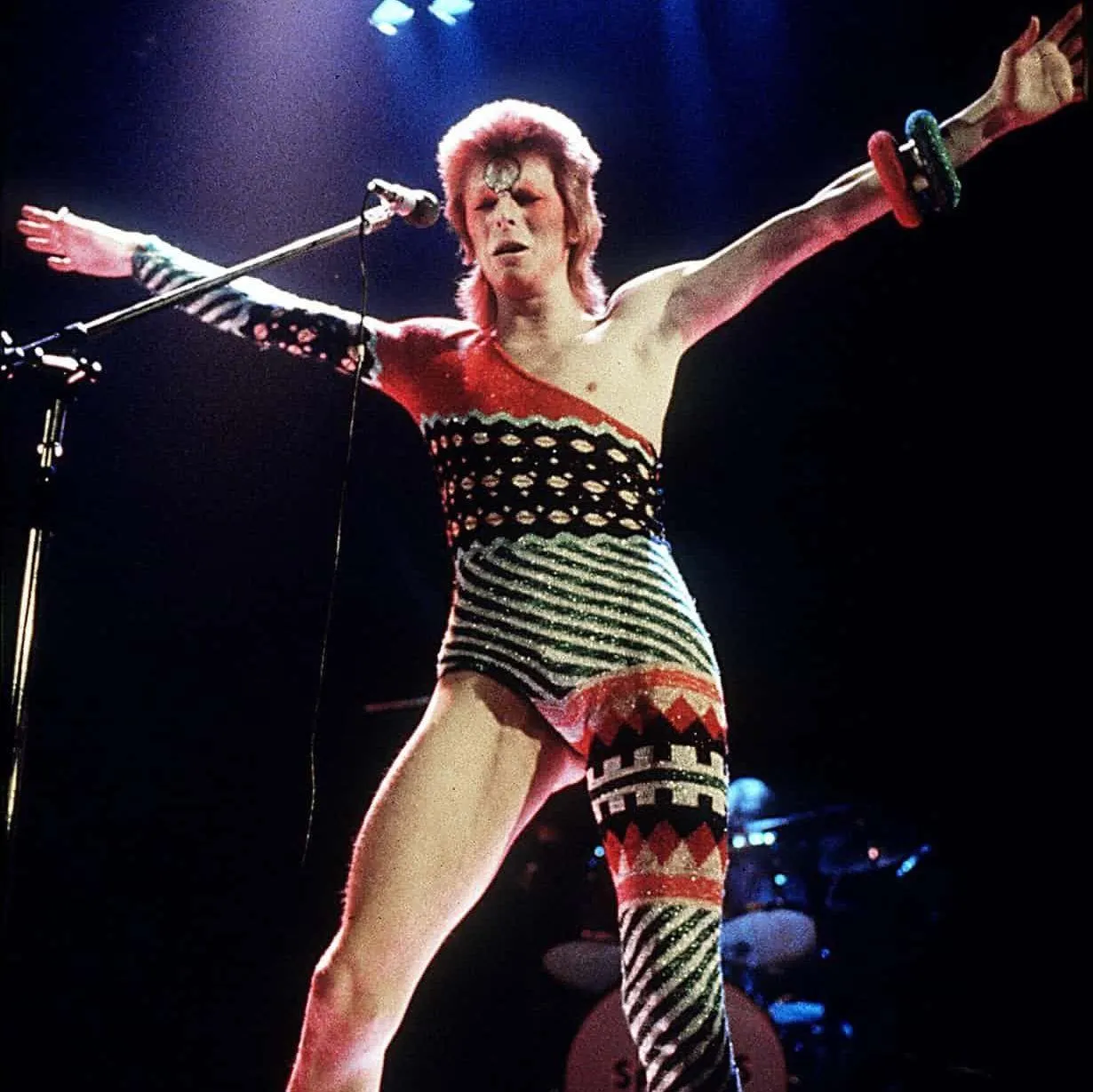 macacão “Knitted Jumpsuit” estilista de David Bowie criou diversos figurinos