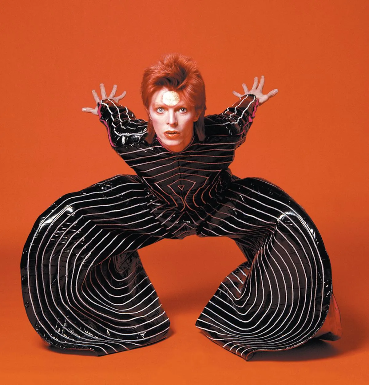 macacão "Tokyo Pop" estilista de David Bowie