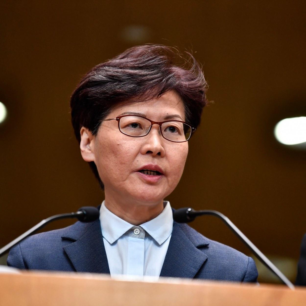 hong kong adia eleições