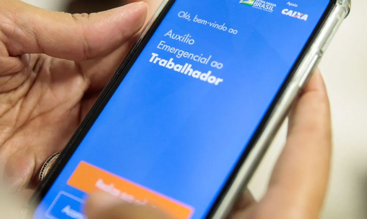 Foto de aplicativo para auxílio emergencial 