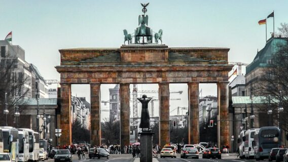 PIB da Alemanha cai 10% apontando crise econômica