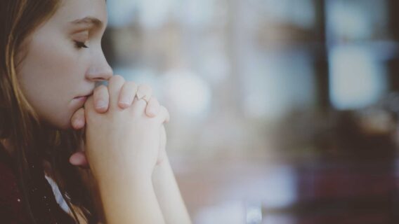 Aprenda a oração para conseguir emprego rápido