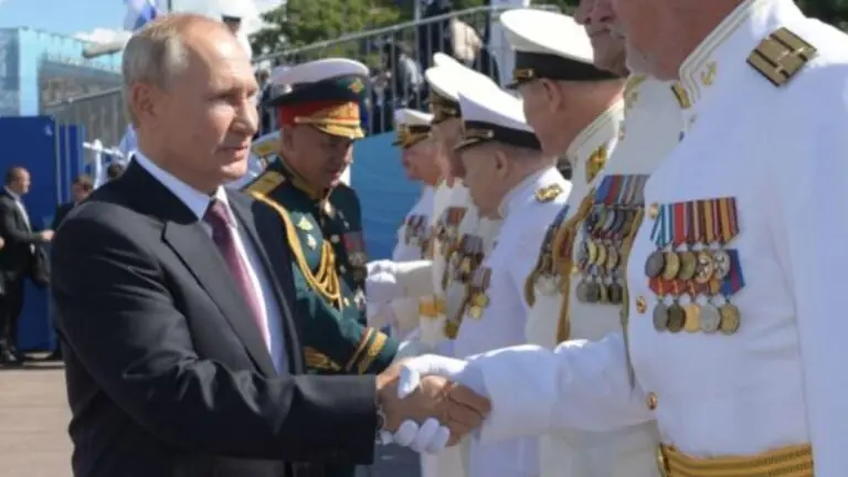 Putin anuncia armas hipersônicas para a Marinha Russa