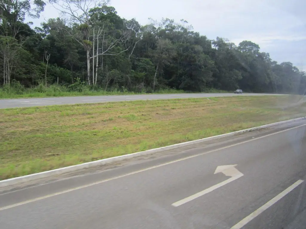 trecho da rodovia não finalizada por desvio de dinheiro