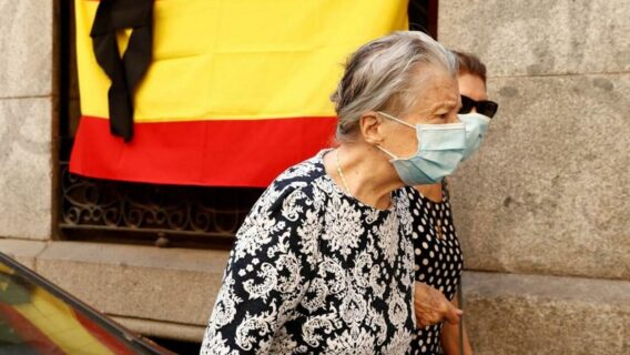 Espanha alerta para 2ª onda de Covid; França quer fechar fronteiras