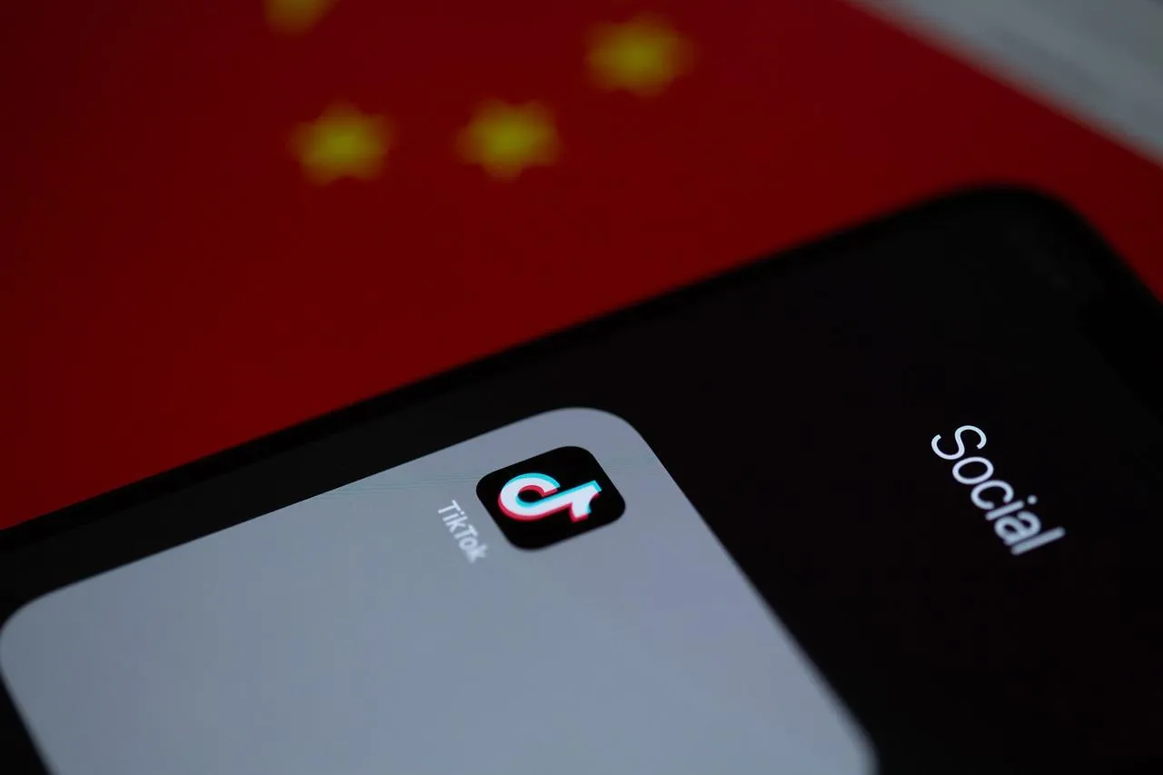 Imagem mostra o aplicativo tiktok,plataforma que estão usando para ganhar dinheiro