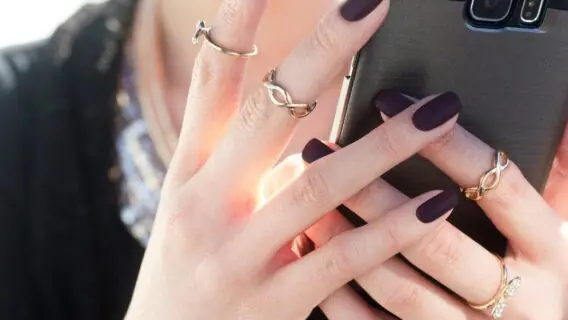 Unhas fracas: veja as principais causas e sugestões para cuidar do problema