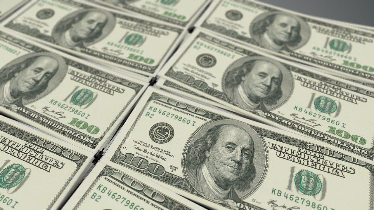 Cédulas de dólar em Cotação do dólar 27/07/2020