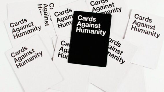 Cards Against Humanity: conheça o jogo de cartas politicamente incorreto