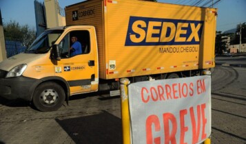 Correios decretam greve