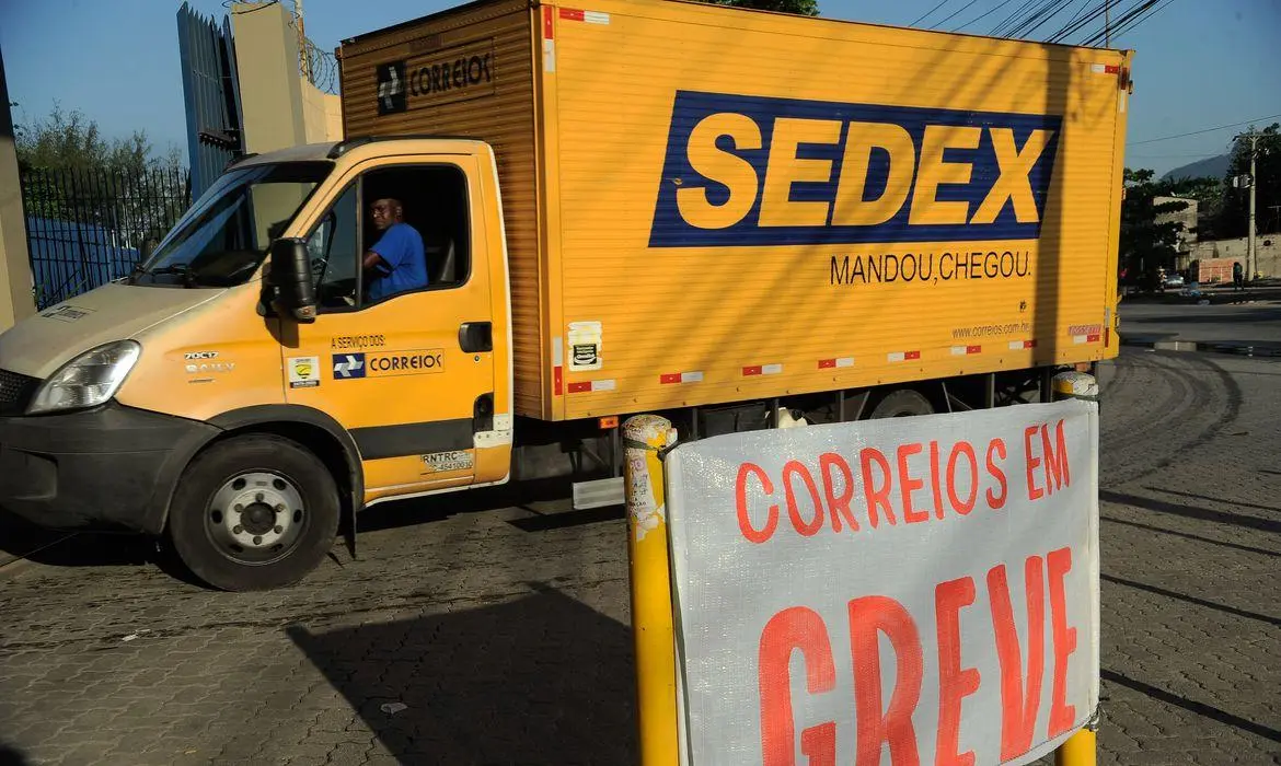 Correios decretam greve
