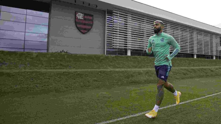 Gabigol se recupera de lesão e deve enfrentar o Santos no domingo
