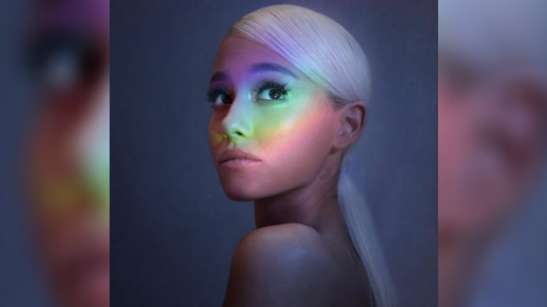 Ariana Grande supera Rihanna e é a mulher mais ouvida no Spotify