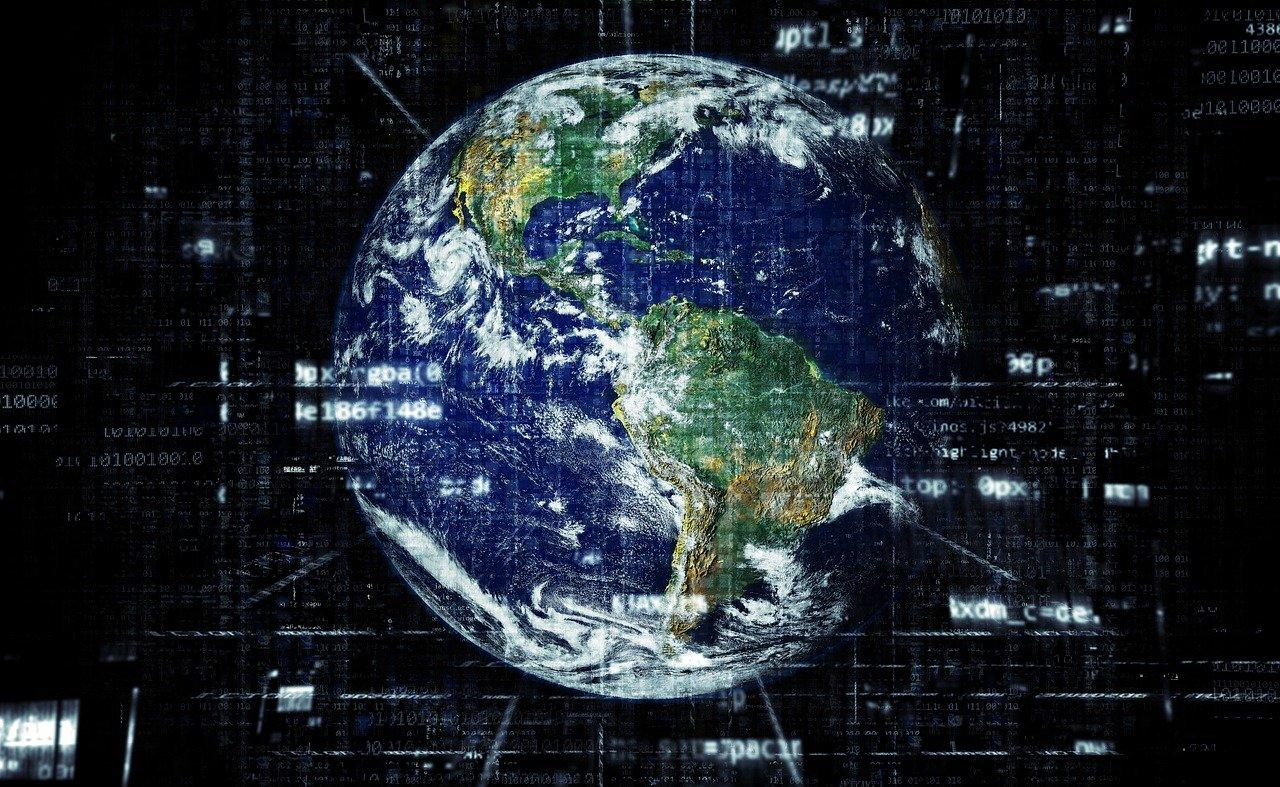O tiktok é seguro? Imagem mostra uma montagem de uma imagem do planeta terra com sobreposições de desenhos tecnológicos.