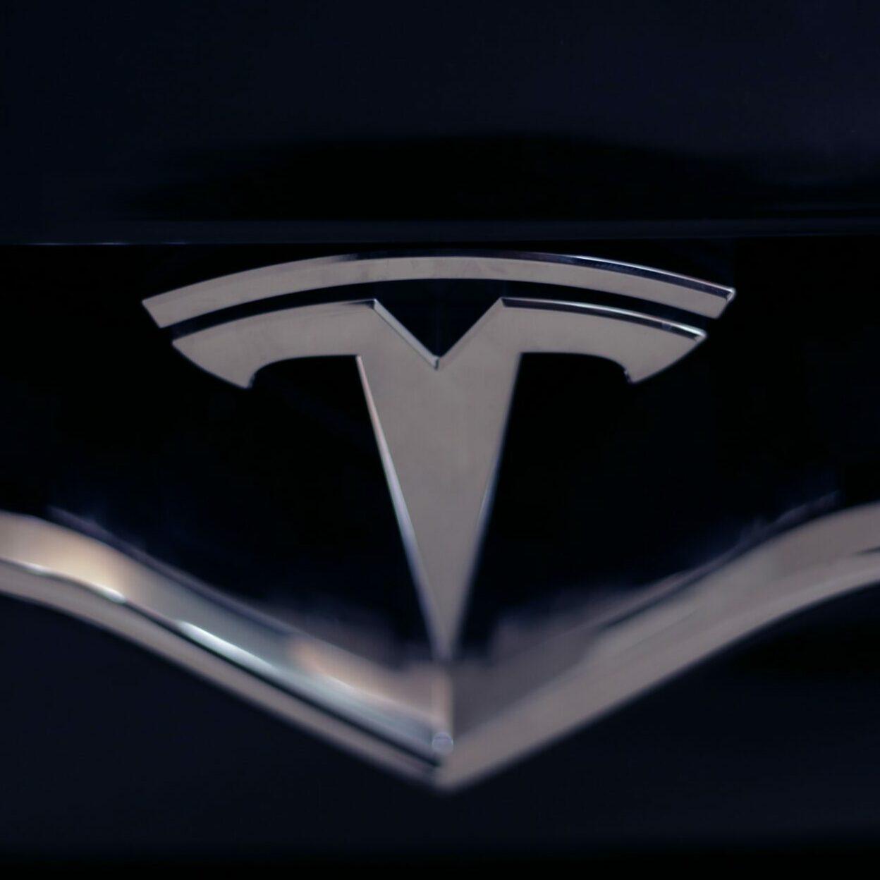 Ações da Tesla disparam