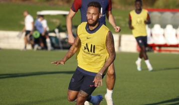 Neymar treina no PSG