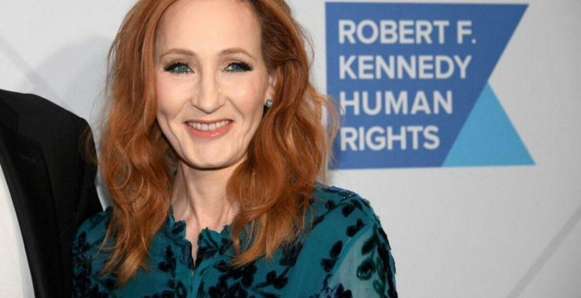 JK Rowling devolve prêmio