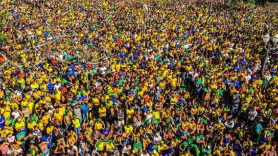 População brasileira passa de 211,7 milhões de habitantes, diz IBGE