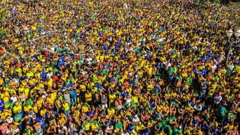 População brasileira passa de 211,7 milhões de habitantes, diz IBGE