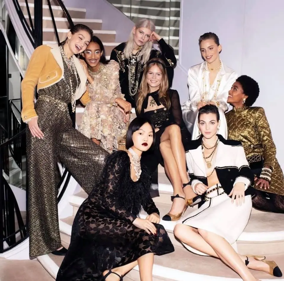 Na sequencia, modelos chanel com coleção inverno 2020 /2021