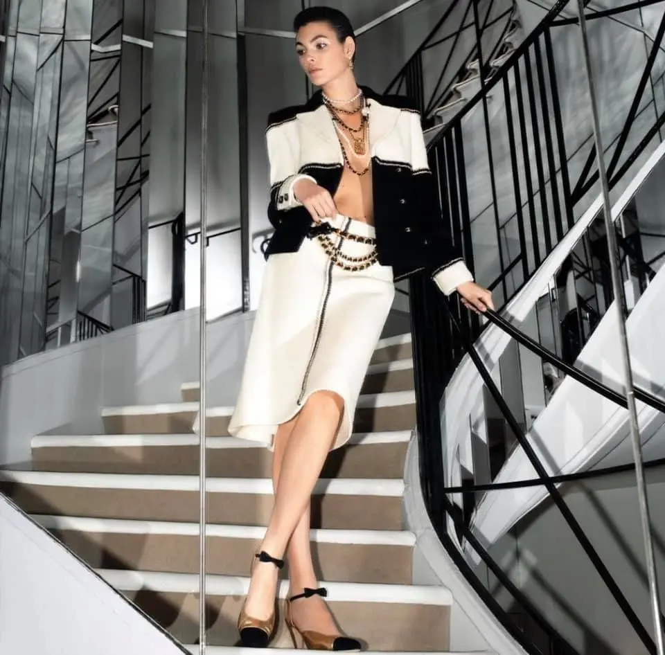 seguindo com cinto chanel trabalhado em correntes e camadas