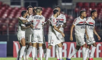 Elenco do São Paulo comemora gol