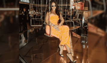 Rihanna durante vento da Fenty Beauty