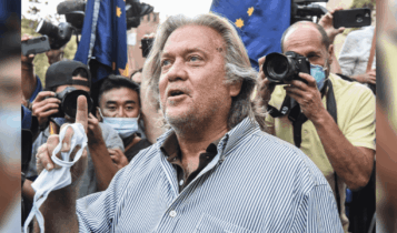 Steve Bannon após depor à corte americana