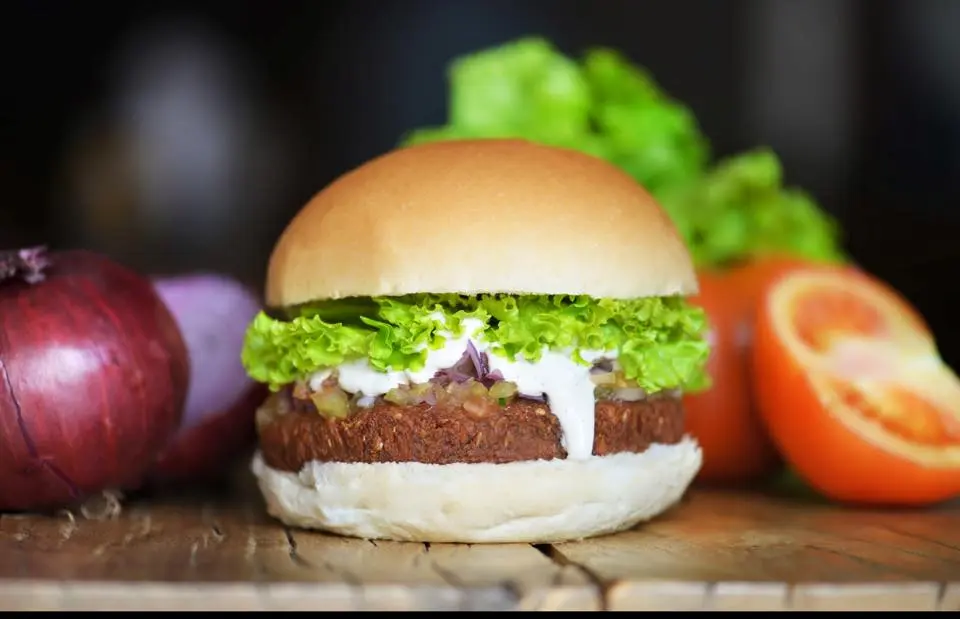 Onde comer hambúguer veggie? O Stunt Burger é uma opção