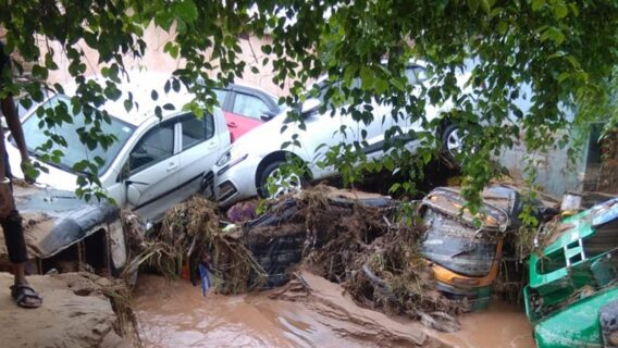Chuvas fortes causam alagamento em Jaipur, na Índia; Veja fotos e vídeos